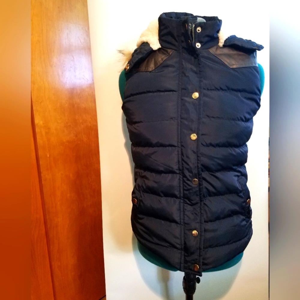 Like New Justify Navy blue vest, Size Small